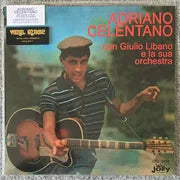Copertina Adriano Celentano con Giulio Libano e la sua orchestra Jolly Records - versione senza vinile, Celentano con chitarra acustica e berretto su sfondo verde azzurro, scritta rossa in alto, logo Jolly LPJ 5008 in basso