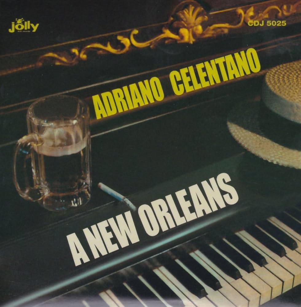 Copertina Adriano Celentano A New Orleans Jolly Records - pianoforte a coda nero con boccale di birra e cappello di paglia, scritta gialla Adriano Celentano e A New Orleans su sfondo scuro, logo Jolly in alto a sinistra, catalogo CDJ 5025 in alto a destra
