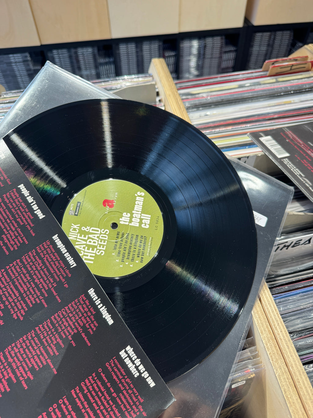 Nick Cave & The Bad Seeds – The Boatman's Call, etichetta vinile Side A: label verde Mute Records con tracklist Side A, catalogo LC 3394, titolo The Boatman's Call in bianco
