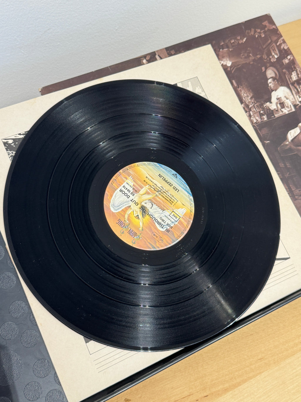 Busta di carta marrone Led Zeppelin In Through the Out Door - tracklist completa stampigliata con titoli Side B