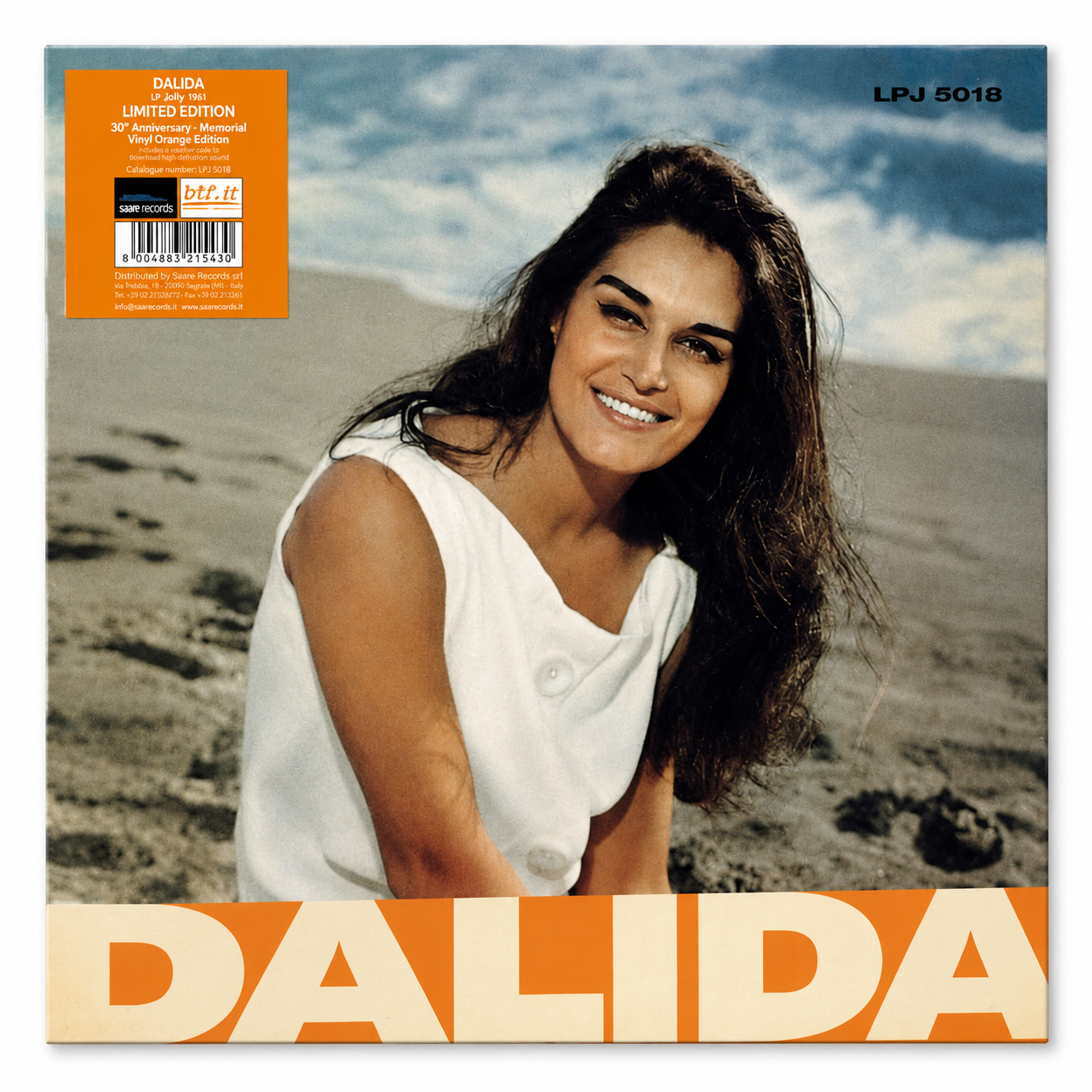 Copertina Dalida album omonimo Jolly Records LPJ 5018 SAAR - Dalida in abito bianco sulla spiaggia con capelli al vento, sfondo arancione con scritta DALIDA in grande, sticker arancione Limited Edition 30th Anniversary Memorial Vinyl Orange Edition in alto a sinistra con barcode 8004883215430, logo SAAR Records e btf.it