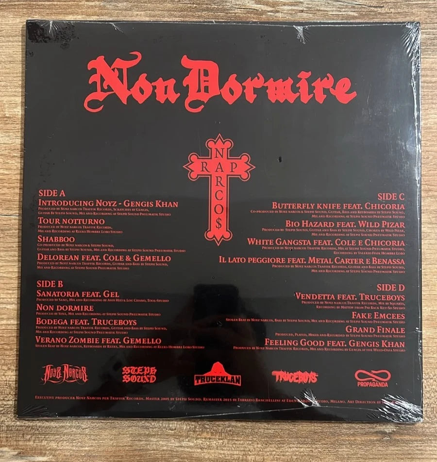 Noyz Narcos – Non Dormire, retro copertina con tracklist completa 2LP Rosso 2015